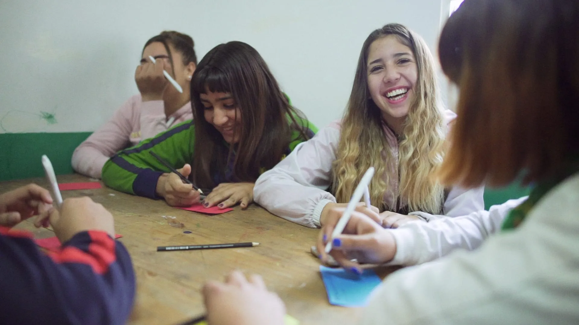 Adolescentes en un taller de Sembrando Oportunidades.