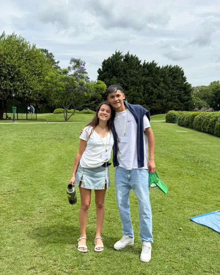 Dos voluntarios de Sembrando Oportunidades.